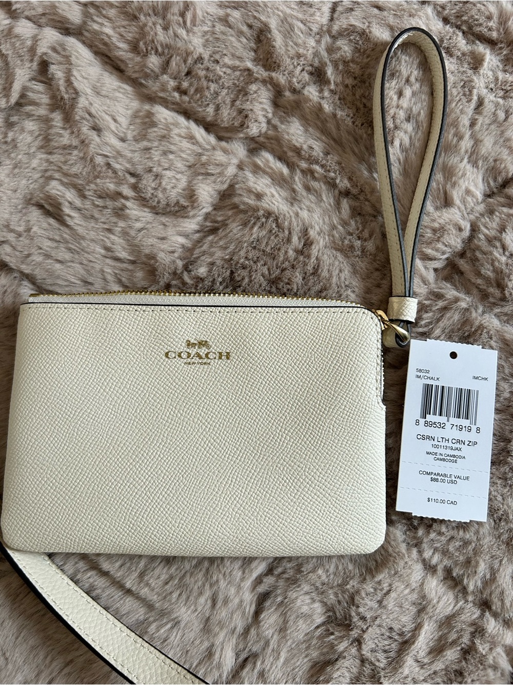 Brand new Coach White Pebbled Leather Tote with Gold Hardware and Wristlet - Picture 13 of 16